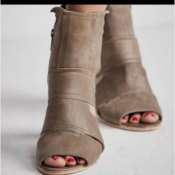 FREE PEOPLE EFFIE BLOCK HEEL TAUPE LEATHER ANKLE BOOTS WOMEN'S EUR 38 US 7.5. - Picture 4 of 12